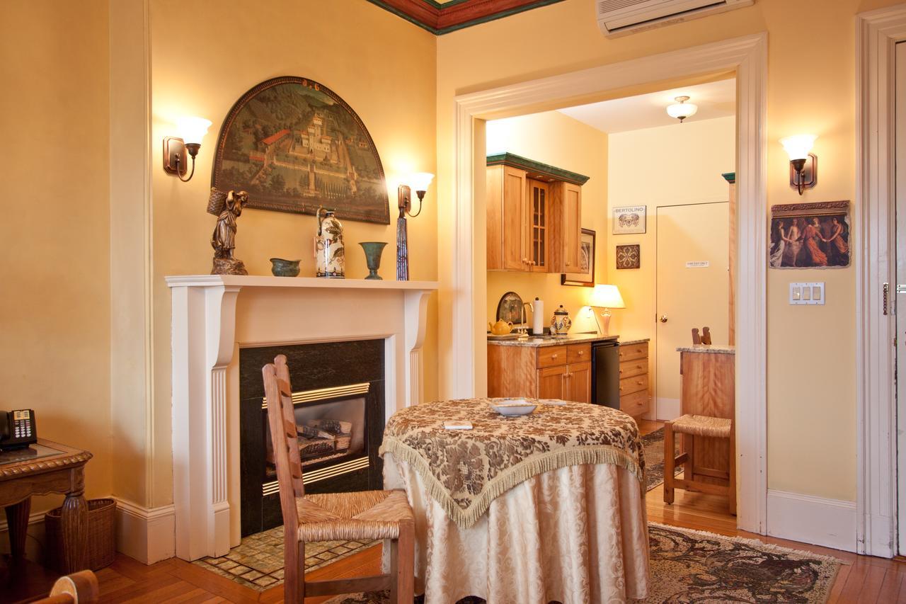 Bed and Breakfast The Gryphon House Бостон Экстерьер фото