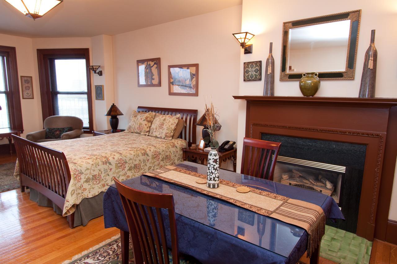 Bed and Breakfast The Gryphon House Бостон Экстерьер фото