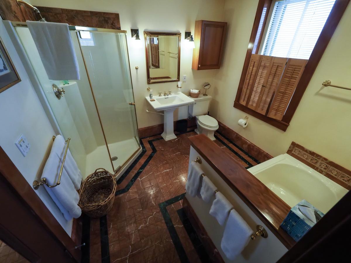 Bed and Breakfast The Gryphon House Бостон Экстерьер фото